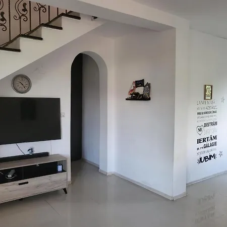 Elena * 泰基尔吉奥尔